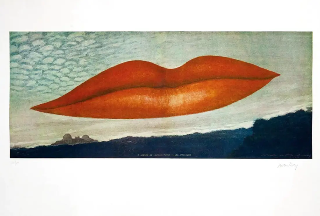Man Ray, À l’heure de l’observatoire – Les Amoureux: grandi labbra rosse sospese nel cielo sopra un paesaggio, immagine della mostra alla Fondazione Magnani-Rocca