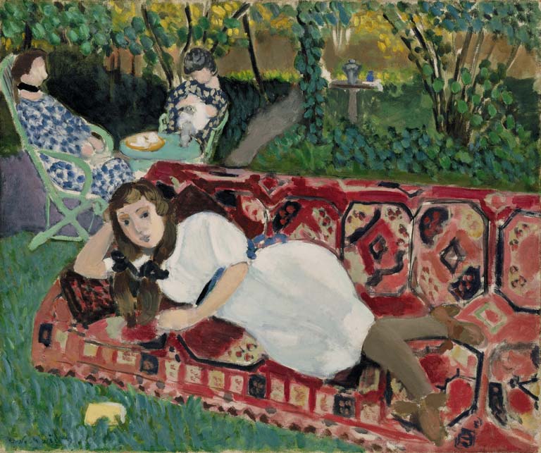 Henri Matisse, Jeunes filles au jardin, 1919: una ragazza distesa su un tappeto rosso in giardino, opera in mostra al Mudec di Milano